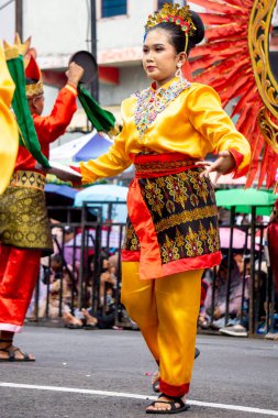 Rentah besapih dance from Jambi on the 4rd BEN Carnival. This dance is a dance that symbolizes a harmonious and cooperative life.