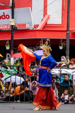 Rentah besapih dance from Jambi on the 4rd BEN Carnival. This dance is a dance that symbolizes a harmonious and cooperative life.