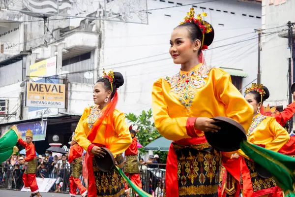 Rentah besapih dance from Jambi on the 4rd BEN Carnival. This dance is a dance that symbolizes a harmonious and cooperative life.