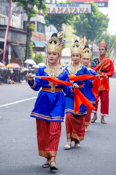 Rentah besapih dance from Jambi on the 4rd BEN Carnival. This dance is a dance that symbolizes a harmonious and cooperative life.
