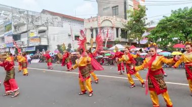 Rentah besapih dance from Jambi on the 4rd BEN Carnival. This dance is a dance that symbolizes a harmonious and cooperative life.