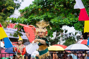 Kipas Melinting dance from Lampung at BEN Carnival. This dance is for welcoming important guests or celebrating wedding parties.