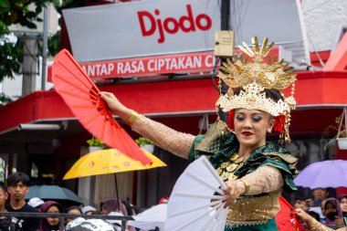 Kipas Melinting dance from Lampung at BEN Carnival. This dance is for welcoming important guests or celebrating wedding parties.