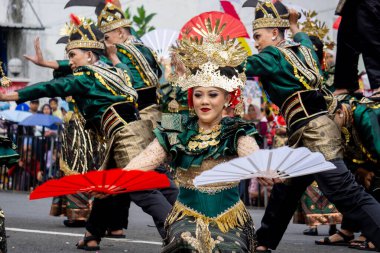 Kipas Melinting dance from Lampung at BEN Carnival. This dance is for welcoming important guests or celebrating wedding parties.