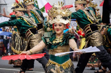 Kipas Melinting dance from Lampung at BEN Carnival. This dance is for welcoming important guests or celebrating wedding parties.