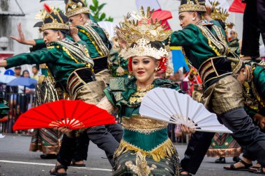 Kipas Melinting dance from Lampung at BEN Carnival. This dance is for welcoming important guests or celebrating wedding parties.