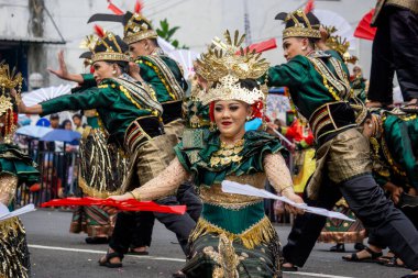 Kipas Melinting dance from Lampung at BEN Carnival. This dance is for welcoming important guests or celebrating wedding parties.