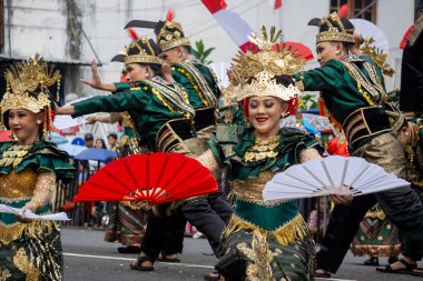 Kipas Melinting dance from Lampung at BEN Carnival. This dance is for welcoming important guests or celebrating wedding parties.