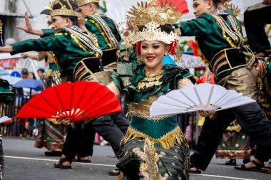 Kipas Melinting dance from Lampung at BEN Carnival. This dance is for welcoming important guests or celebrating wedding parties.