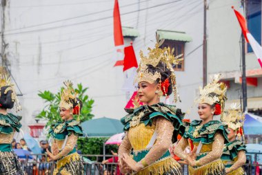 Kipas Melinting dance from Lampung at BEN Carnival. This dance is for welcoming important guests or celebrating wedding parties.