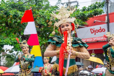 Kipas Melinting dance from Lampung at BEN Carnival. This dance is for welcoming important guests or celebrating wedding parties.