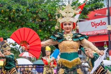 Kipas Melinting dance from Lampung at BEN Carnival. This dance is for welcoming important guests or celebrating wedding parties.