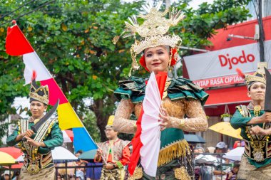 Kipas Melinting dance from Lampung at BEN Carnival. This dance is for welcoming important guests or celebrating wedding parties.