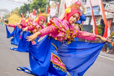 Serimbang dance from Bangka Belitung on the 4th BEN Carnival. This dance is used to welcome guests of honor.