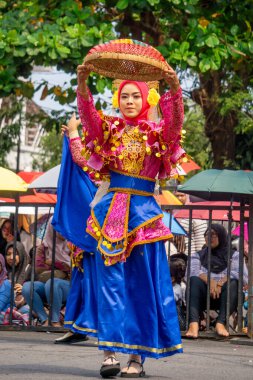 Serimbang dance from Bangka Belitung on the 4th BEN Carnival. This dance is used to welcome guests of honor.