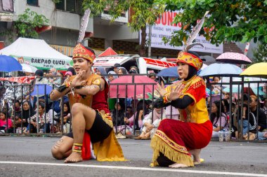 Kondan dance from West Kalimantan on the 4rd BEN Carnival. Kondan dance expresses gratitude to God and joy