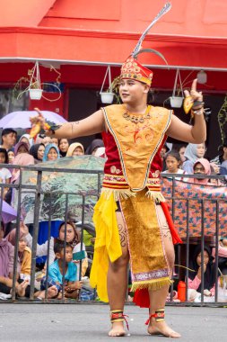 Kondan dance from West Kalimantan on the 4rd BEN Carnival. Kondan dance expresses gratitude to God and joy