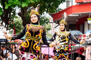 Leto dance from East Borneo on the 4th BEN Carnival. This dance depicts the beauty of Dayak women and also depicts the friendship of Dayak girls.