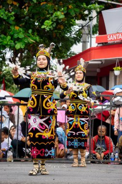 Leto dance from East Borneo on the 4th BEN Carnival. This dance depicts the beauty of Dayak women and also depicts the friendship of Dayak girls.