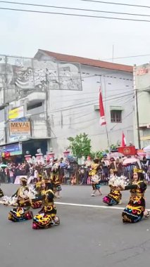 Leto dance from East Borneo on the 4th BEN Carnival. This dance depicts the beauty of Dayak women and also depicts the friendship of Dayak girls.