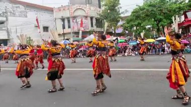 Hayak gawi dance from South Borneo on the 4th BEN Carnival. This dance depicts a life full of family and a sense of mutual cooperation in Dayak society.
