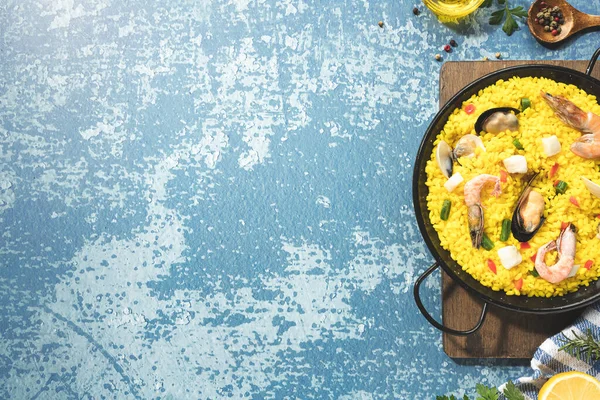 Seafood Paella Traditional Paella Pan Rustic Blue Background Copy Space — Stock Photo, Image