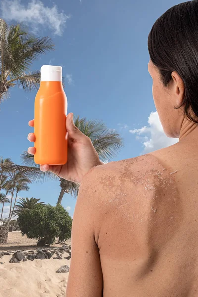 Back Woman Sunburn Holding Sunscreen Bottle Isolated White Background Copy Royalty Free Stock Images