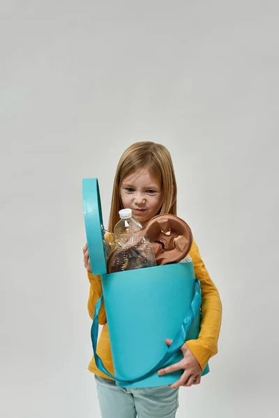Dissatisfied Caucasian Little Girl Holding Looking Dustbin Garbage Ecology Safety — Stock Photo, Image