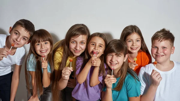 Group Smiling Caucasian Children Posing Lollipops Looking Camera Boys Girls — Stockfoto