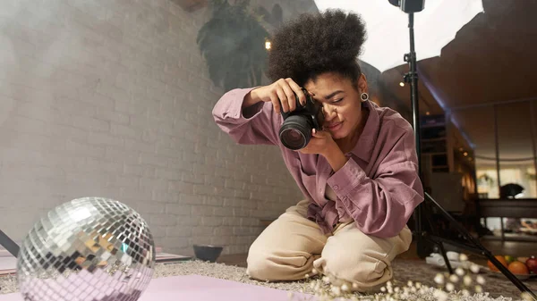 Black Girl Photographer Taking Photo Disco Ball Jade Roller Face Fotos de stock libres de derechos