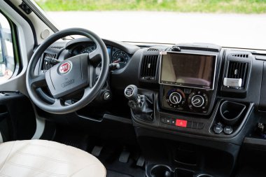 Brodek, Çek Cumhuriyeti - Temmuz 05 2022: Fiat Ducato Seal Rimor 'da seyahat etmeye hazır