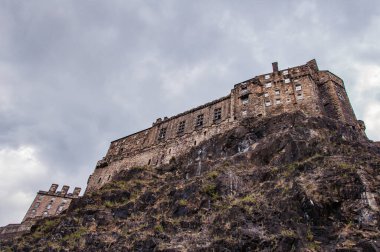 Soğuk bir sonbahar sabahı Edinburgh Castle