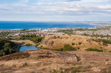 Arthurs 'dan Edinburgh şehri güzel bir yaz günü, İskoçya, Birleşik Krallık