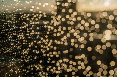 Soyut Yağmur Damlaları: Doğada Yağan Yağmurun Karmaşık Güzelliğini ve Çeşitliliğini Gösteren Büyüleyici Yakın Çekim Fotoğrafları Koleksiyonu