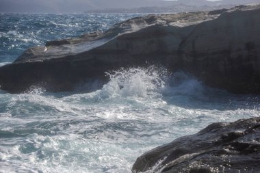 Milos Adası, Yunanistan - güzel su ve kıyı