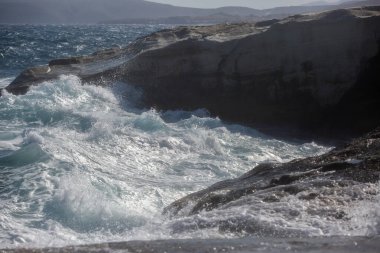 Milos Adası, Yunanistan - güzel su ve kıyı