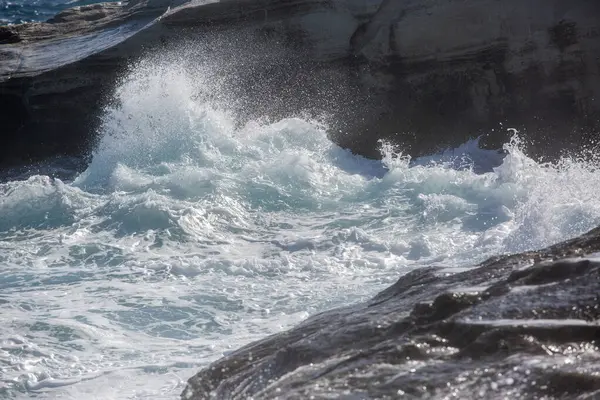 Milos Adası, Yunanistan - güzel su ve kıyı