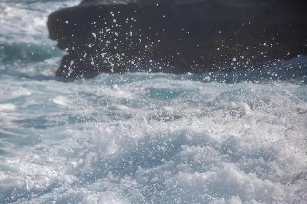 Milos Adası, Yunanistan - güzel su ve kıyı