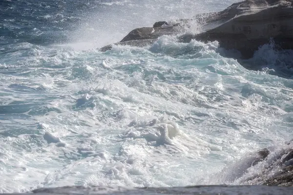 Milos Adası, Yunanistan - güzel su ve kıyı