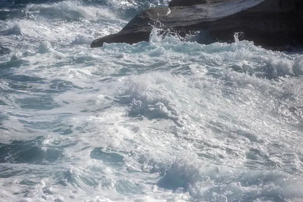 Milos Adası, Yunanistan - güzel su ve kıyı