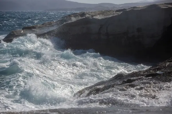 Milos Adası, Yunanistan - güzel su ve kıyı