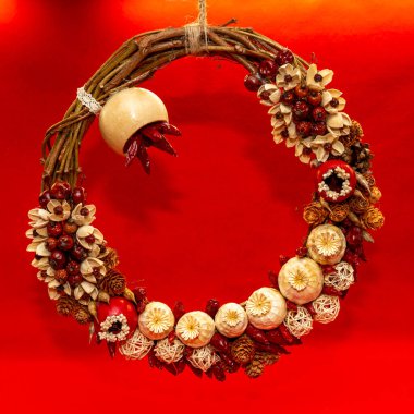 Noel tacı - hammaddeyle el yapımı süsler