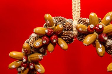 Noel tacı - hammaddeyle el yapımı süsler