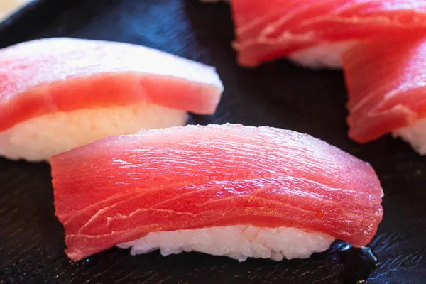 Sushi Med Frisk Tun Nigiri Sushi Traditionel Japansk Mad - Stock-foto