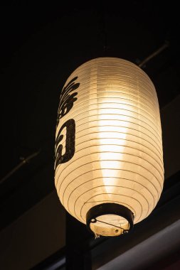 Suşi için Japon karakterli turuncu fener..