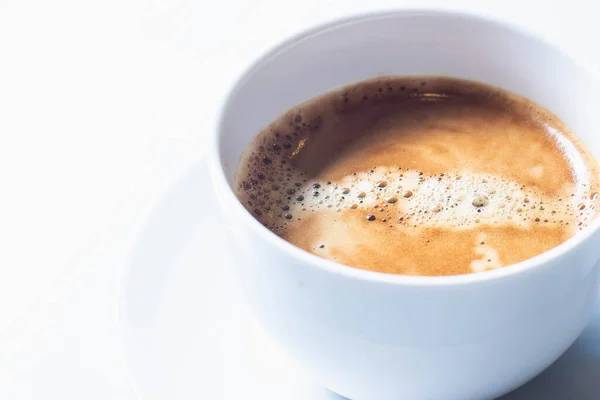 Varmt Amerikanskt Kaffe Vit Kopp Isolerad Ett Vitt Bord — Stockfoto