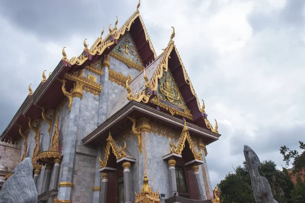 Thajský Styl Kostel Severovýchodním Thajsku Dešťovými Mraky Pozadí — Stock fotografie