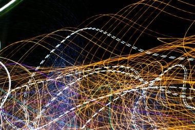 Soyut arkaplan ve dokudan oluşan hareket ışıklarının bulanık rengi.