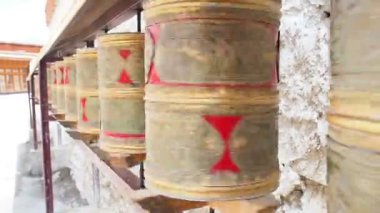 LEH, Hindistan - 16 Haziran 2018 Budist dua çarkları, Leh Ladakh, Hindistan.