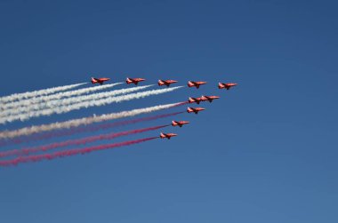 Gdynia, Polonya - 21 Ağustos 2021: Birleşik Krallık Kraliyet Hava Kuvvetleri Aerobatik Takımı, Gdynia, Polonya 'daki Aero Baltic Show' da.